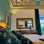 ベッド・アンド・ブレックファスト Allure Palace
